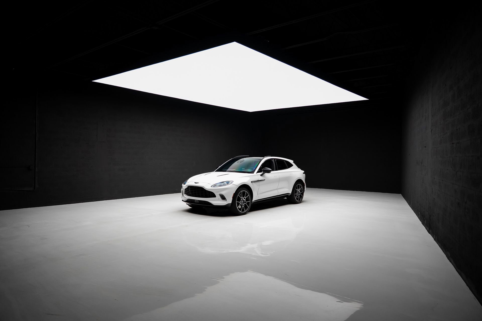 Used 2021 Aston Martin DBX AWD/4WD image 58