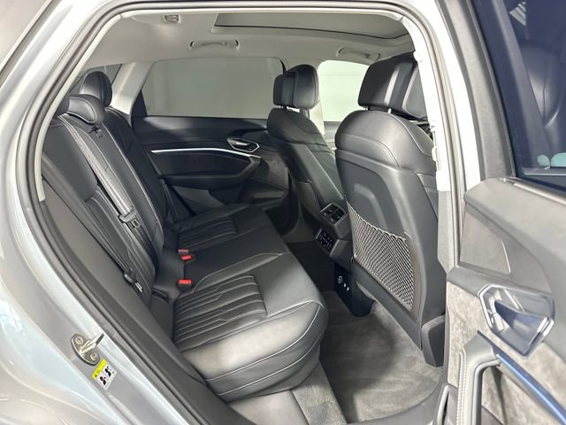 Used 2019 Audi e-tron Prestige w/ Prestige Package image 27