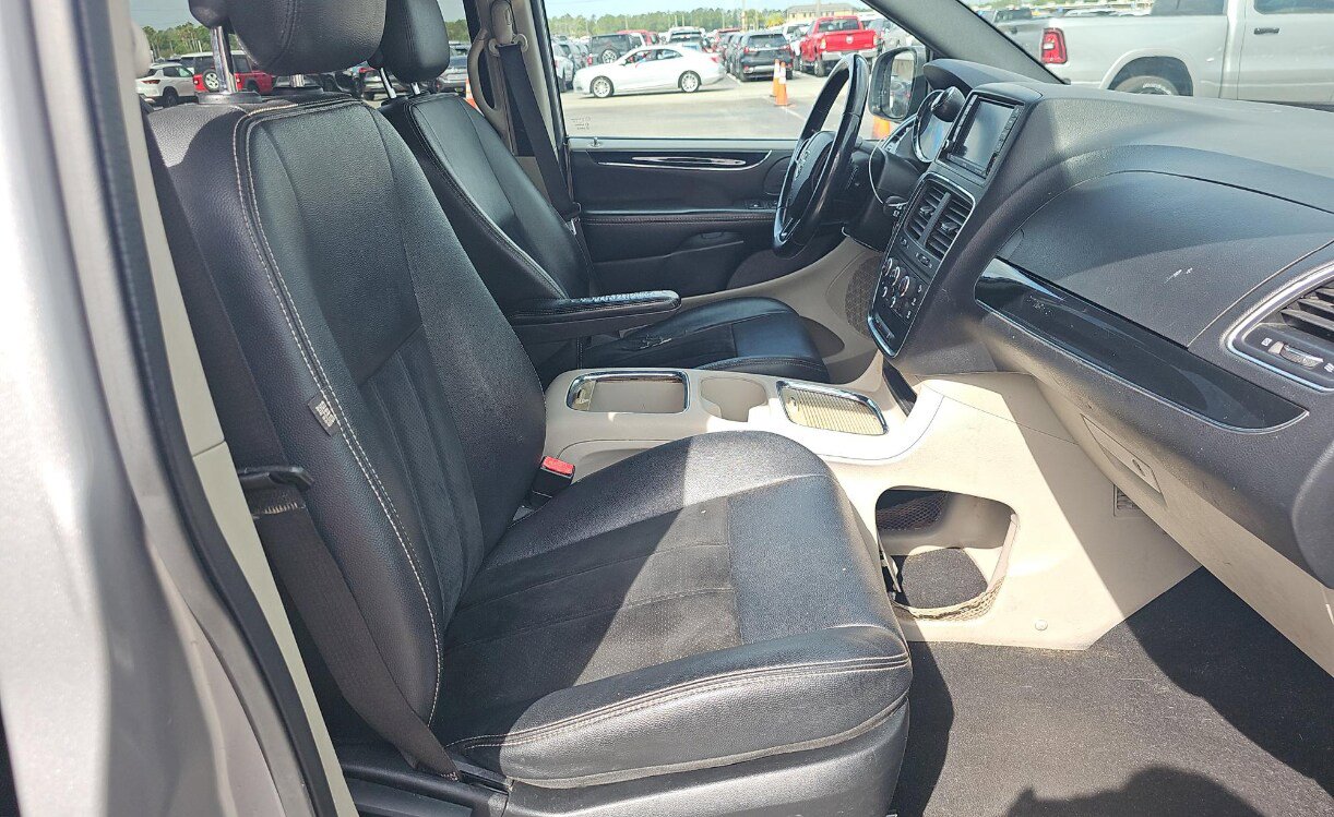 Used 2018 Dodge Grand Caravan SXT FWD image 11