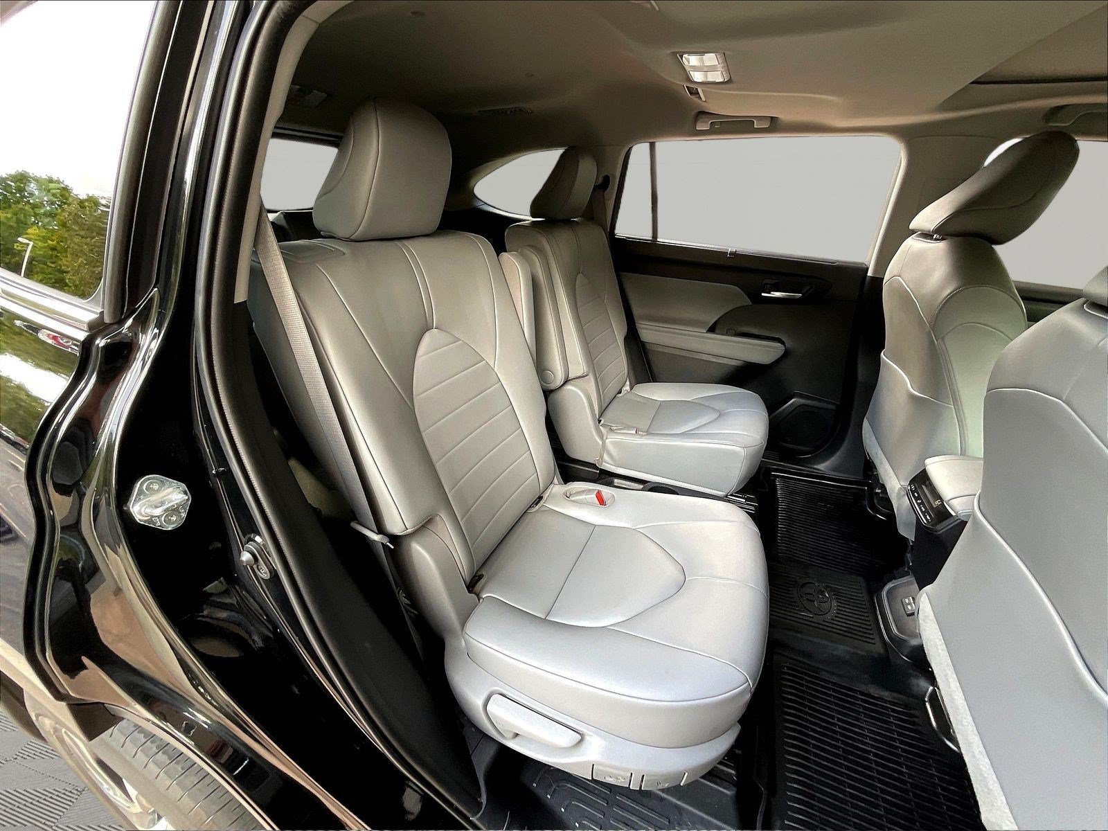 Used 2023 Toyota Highlander XLE AWD/4WD image 24