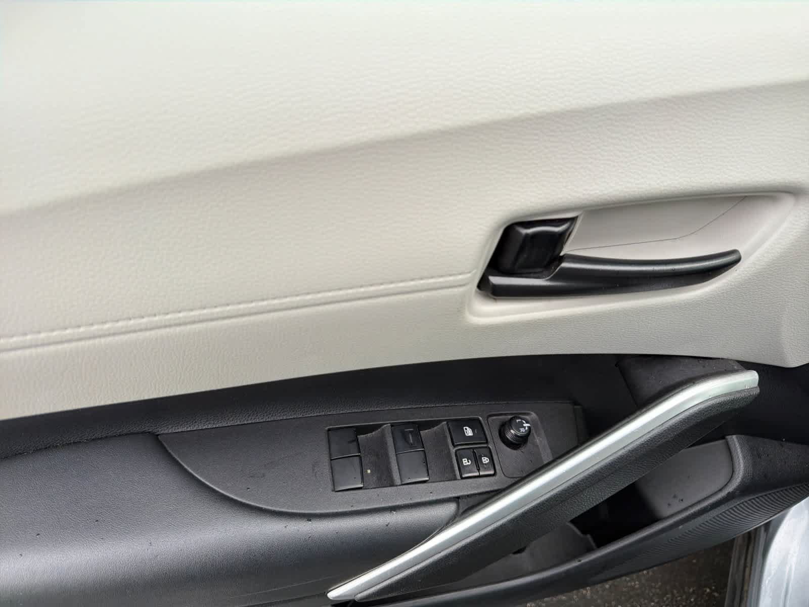 Used 2022 Toyota Corolla Cross LE FWD image 12