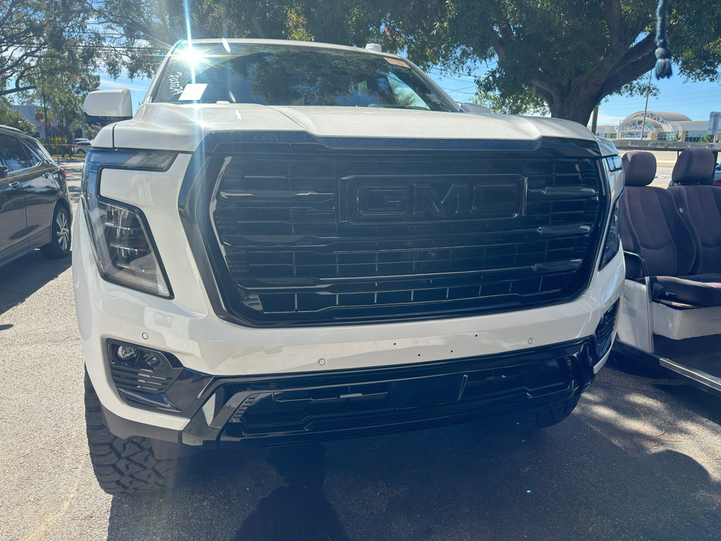 Used 2026 GMC Yukon XL Elevation image 2