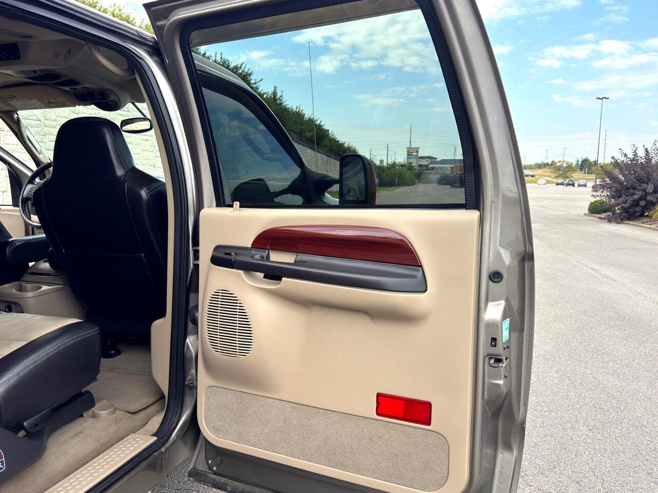 Used 2005 Ford Excursion Eddie Bauer AWD/4WD image 28