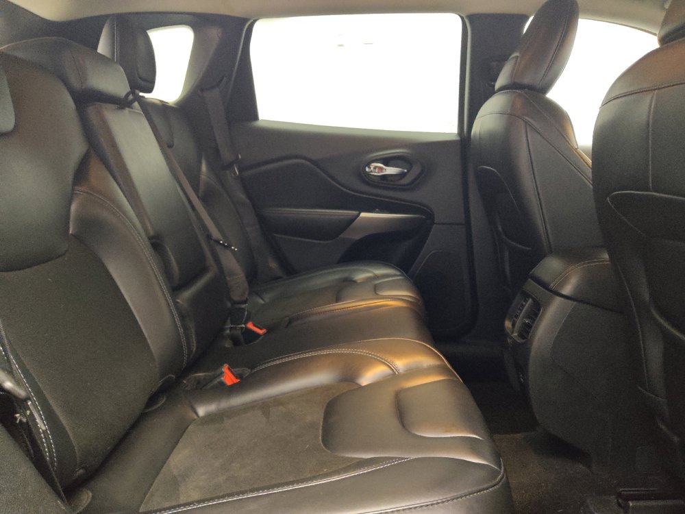 Used 2021 Jeep Cherokee Latitude Plus AWD/4WD image 19