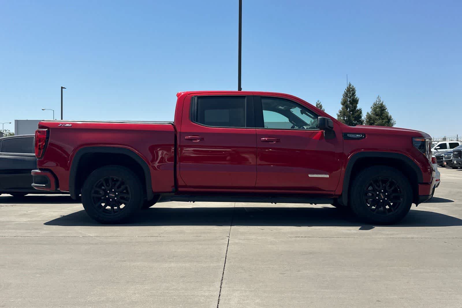 Used 2024 GMC Sierra 1500 Elevation w/ LPO, Elevation Black Package AWD/4WD image 9
