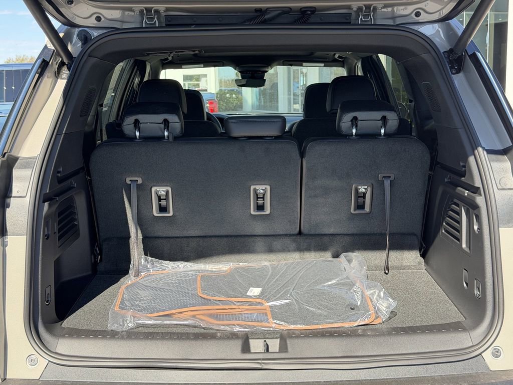New 2026 GMC Acadia AT4 w/ Luxury Package AWD/4WD image 13