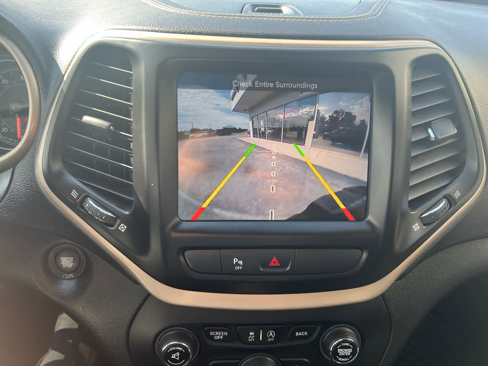 Used 2018 Jeep Cherokee Limited image 28