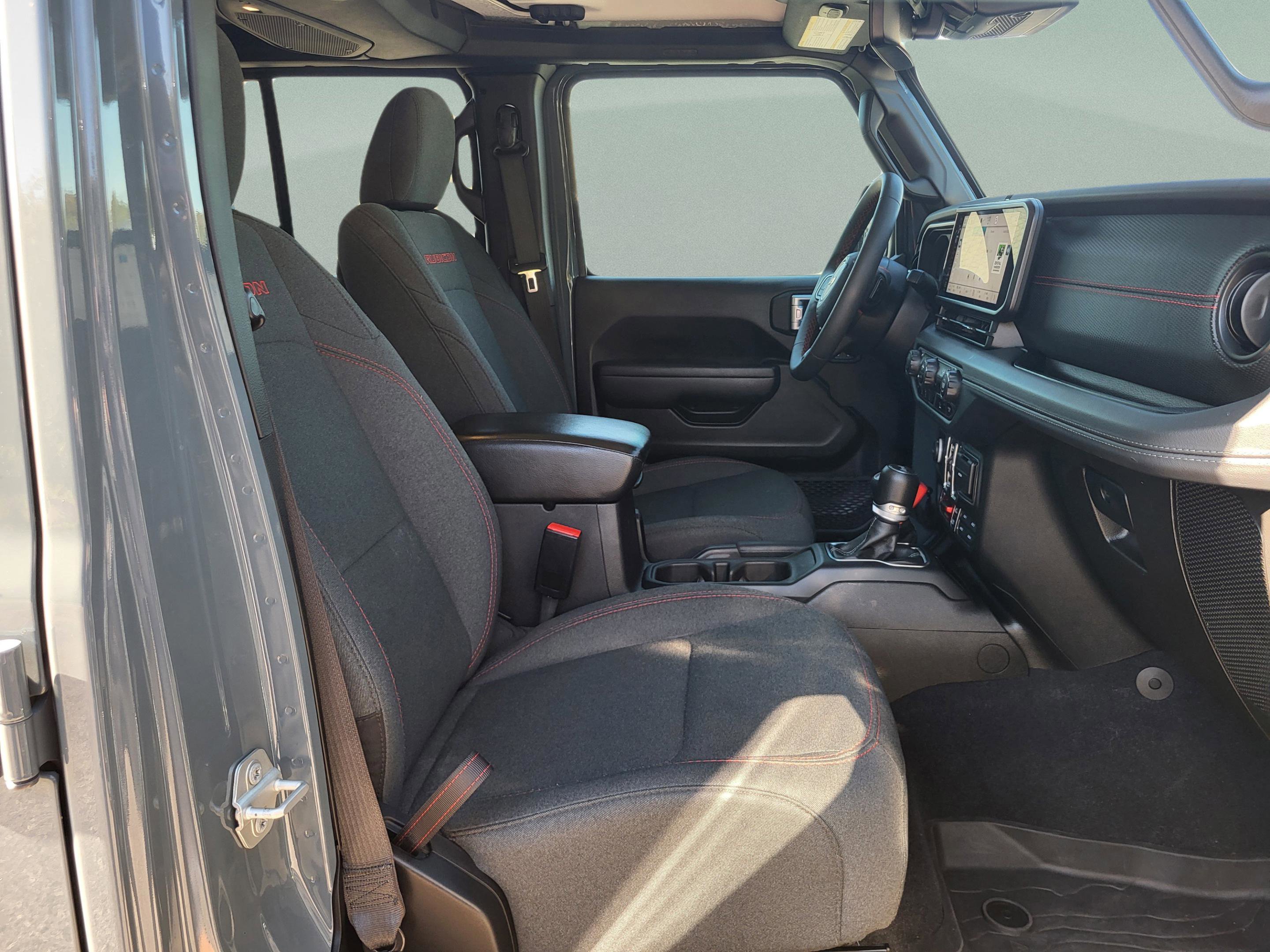 Used 2024 Jeep Wrangler Unlimited Rubicon w/ XTREMEE 35" Tire Package image 13