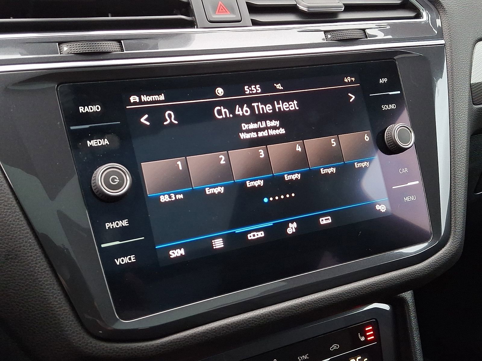 Used 2022 Volkswagen Tiguan SE R-Line image 18