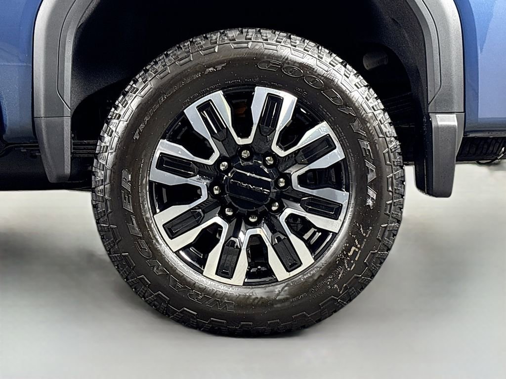 New 2026 GMC Sierra 2500 Denali Ultimate w/ LPO, Black Badging Package image 32