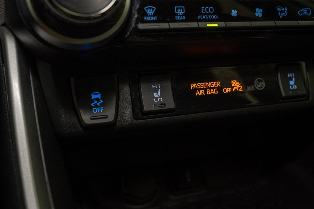 Used 2022 Toyota RAV4 XLE image 16