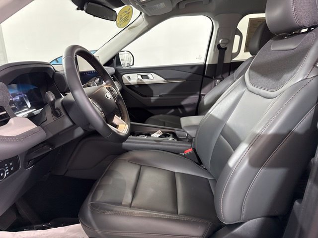 Used 2025 Ford Explorer Active w/ Active Comfort Package RWD image 18