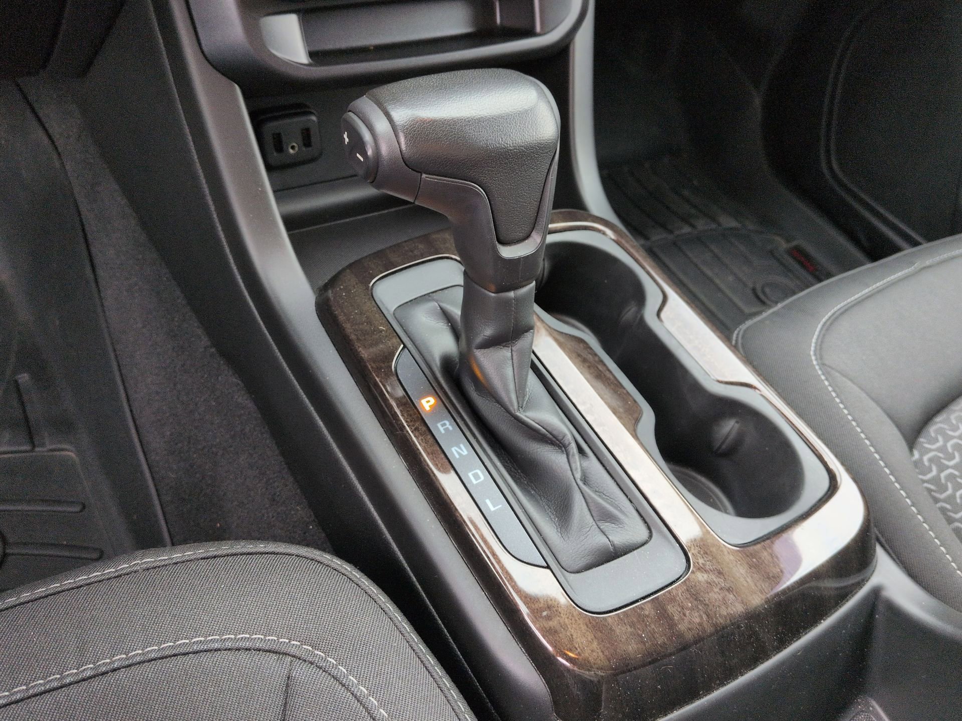 Used 2020 GMC Canyon SLE w/ SLE Convenience Package image 16