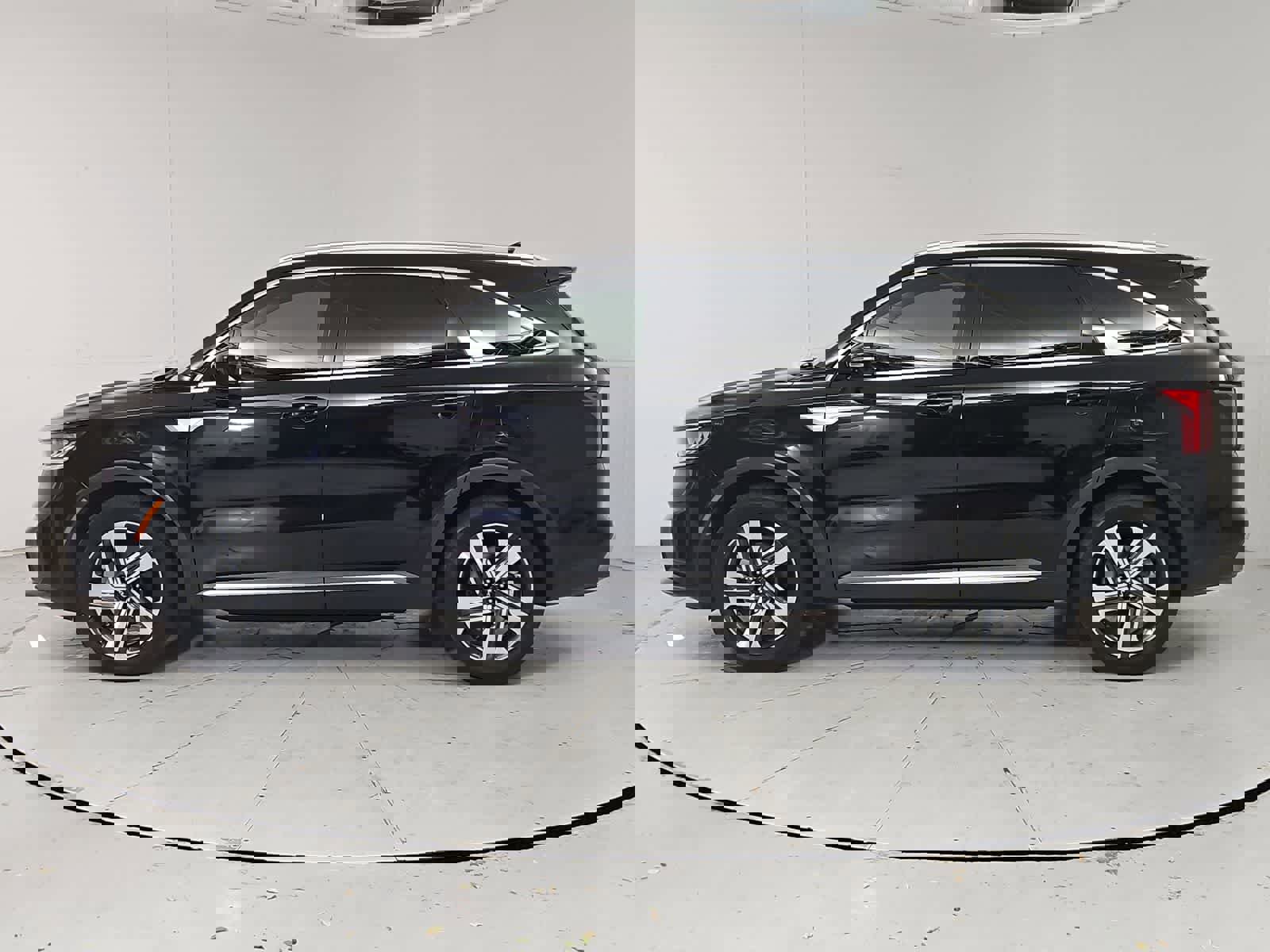 Used 2022 Kia Sorento EX w/ Panoramic Sunroof Package AWD/4WD image 3