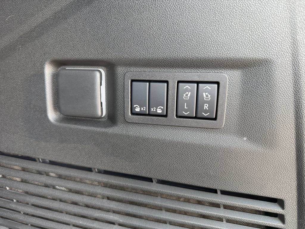 Used 2025 GMC Yukon Denali w/ Sun & Power Step Package AWD/4WD image 49