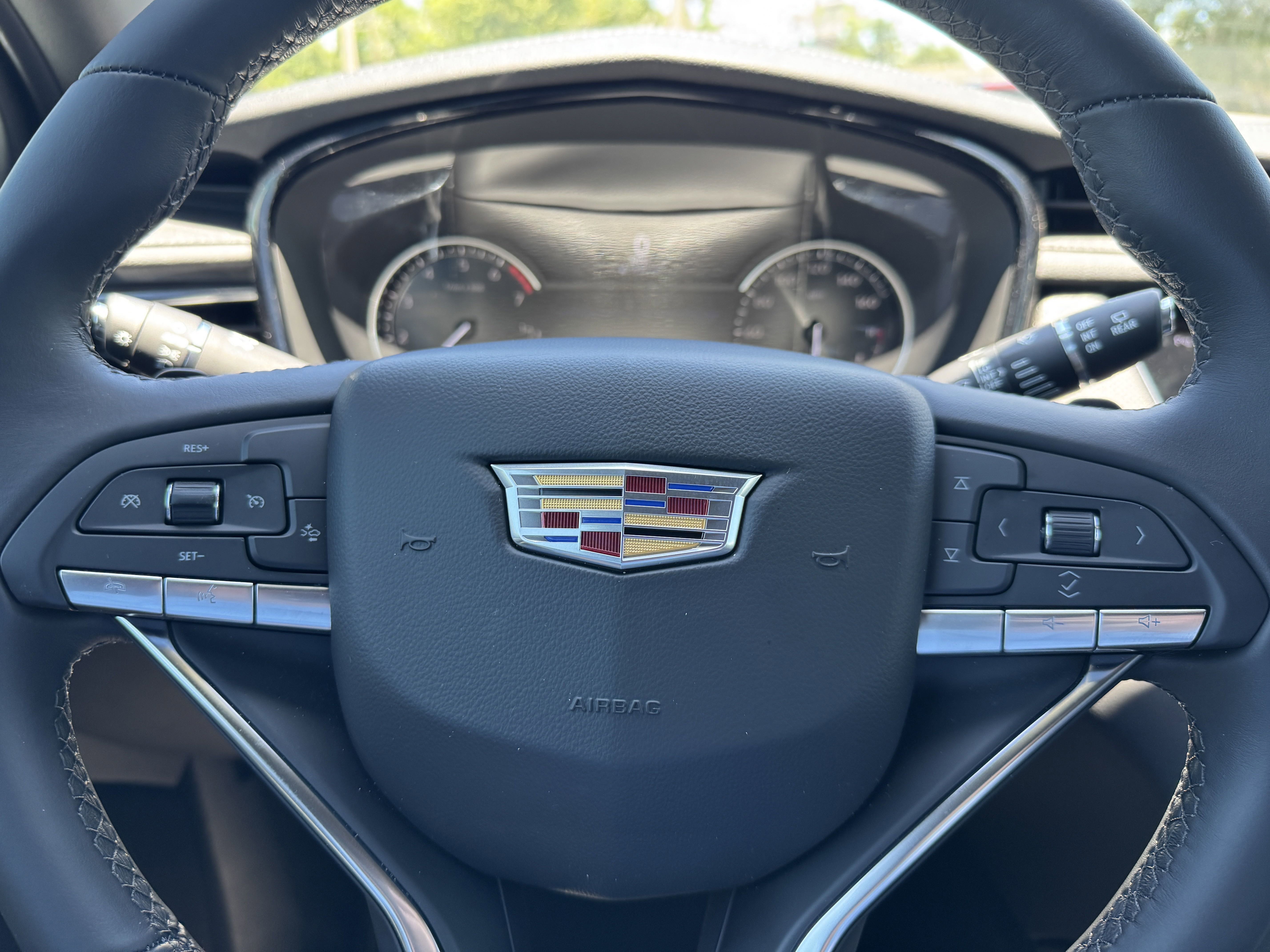 New 2025 Cadillac XT6 Luxury image 31