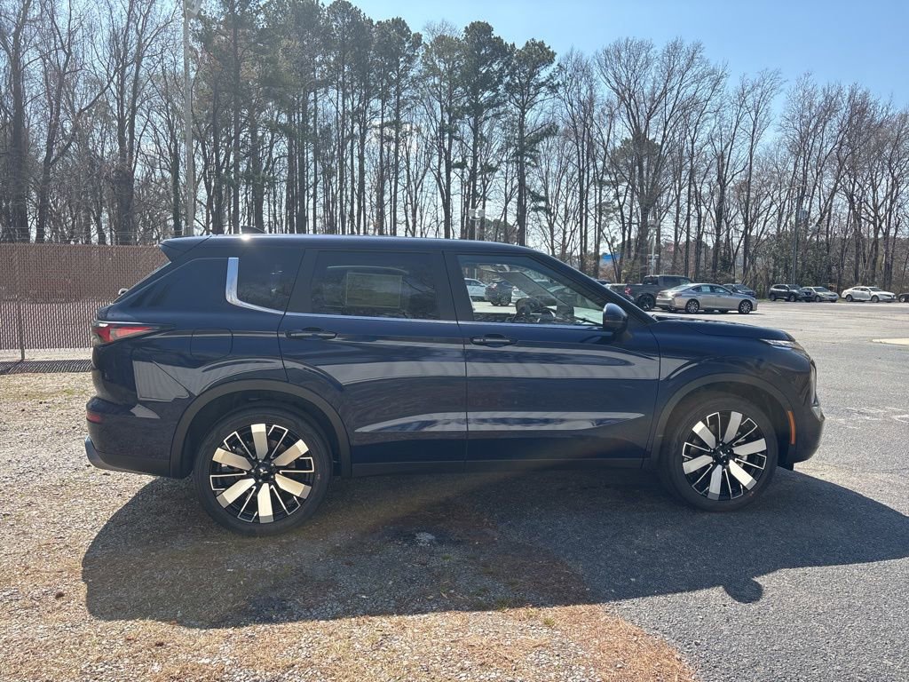 New 2026 Mitsubishi Outlander FWD image 4