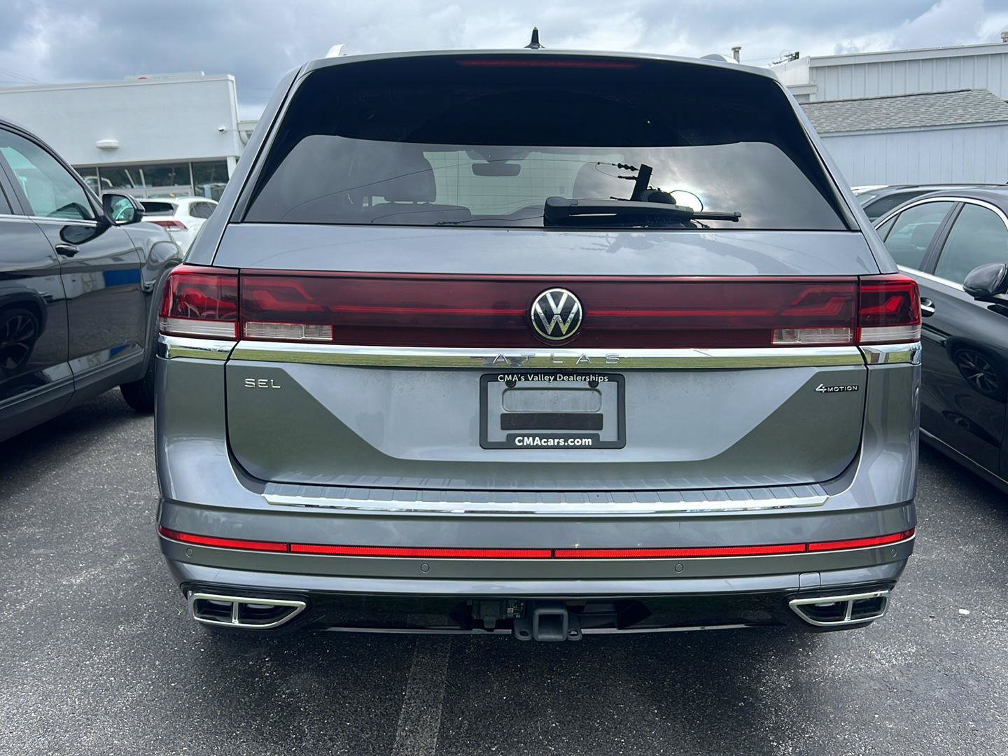Used 2024 Volkswagen Atlas SEL Premium R-Line AWD/4WD image 3