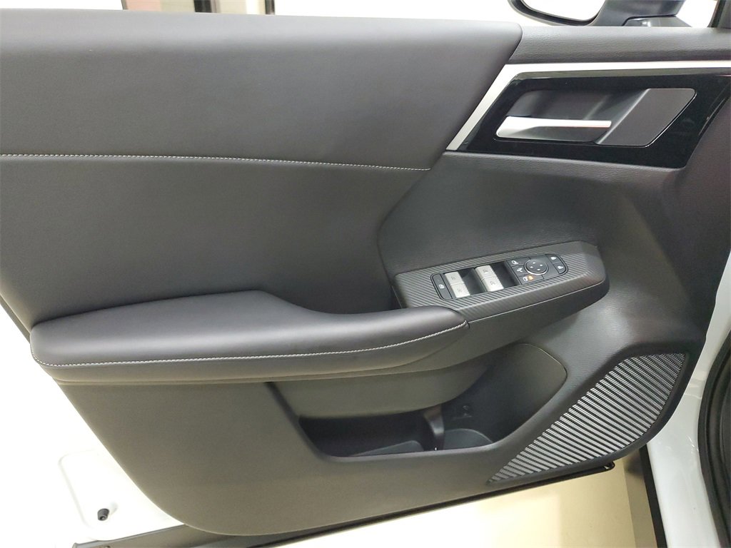 New 2025 Mitsubishi Outlander SE image 18