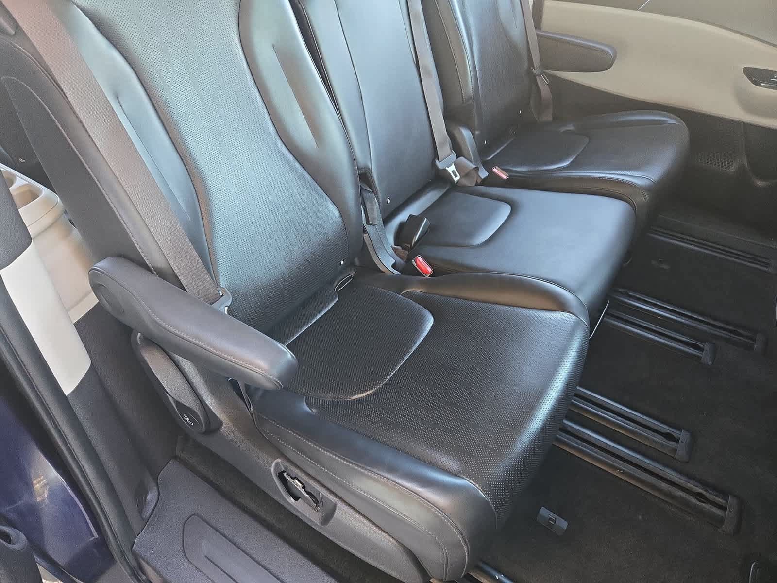Used 2022 Kia Carnival LX FWD image 20