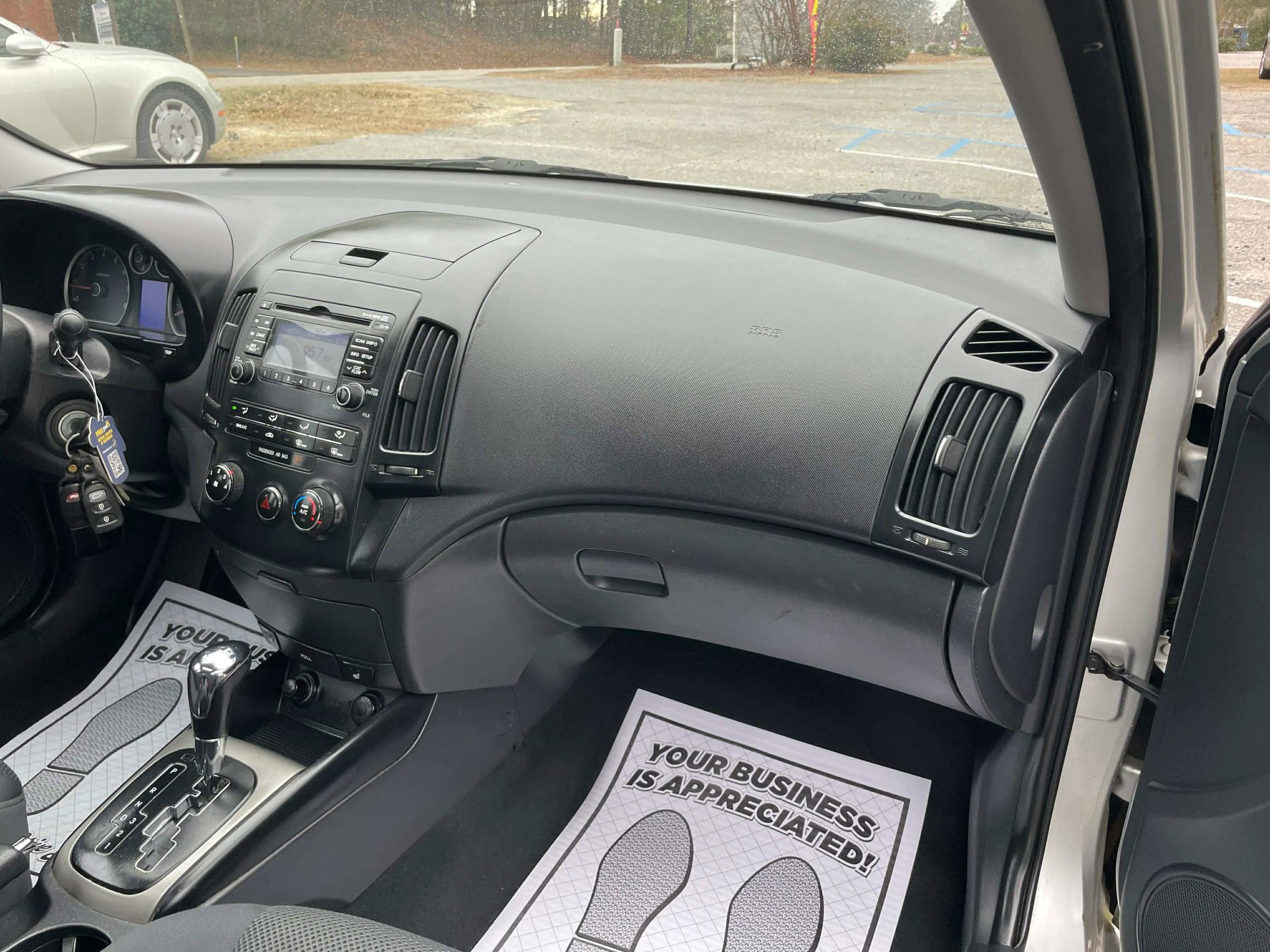 Used 2009 Hyundai Elantra w/ Premium-Sport Pkg 2 image 16