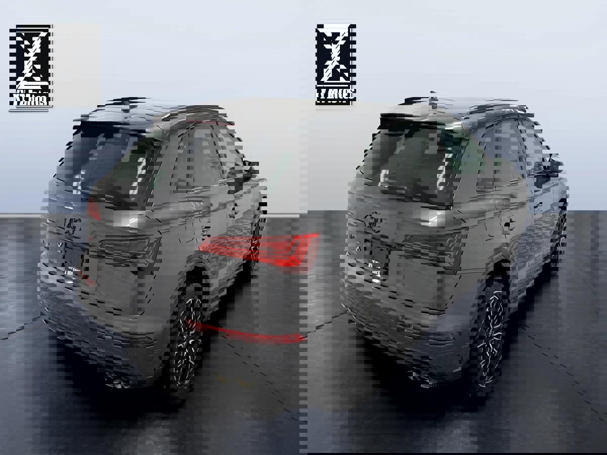 Used 2023 Audi SQ5 Premium Plus w/ Premium Plus Package image 6