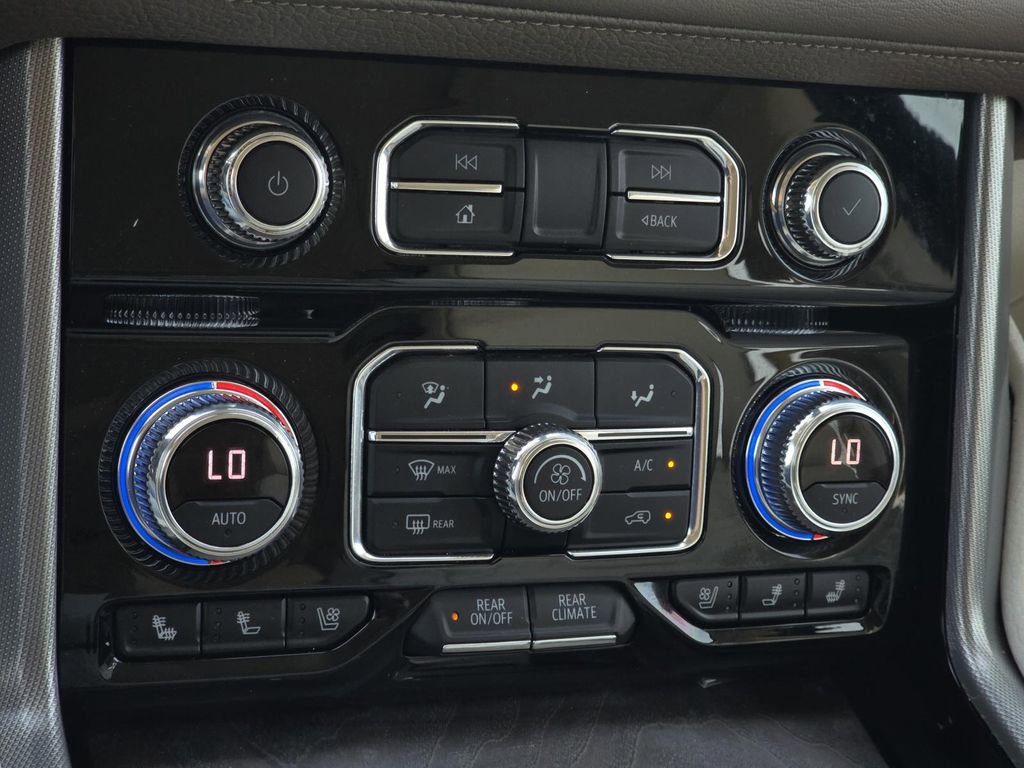 Used 2021 GMC Yukon XL Denali w/ Denali Premium Package image 24