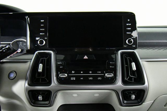 Used 2024 Kia Sorento EX image 4