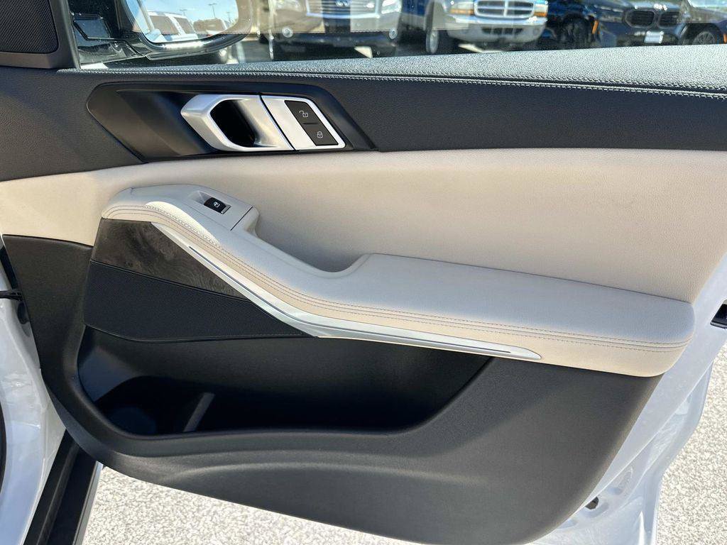 Used 2022 BMW X5 xDrive40i w/ Premium Package AWD/4WD image 41