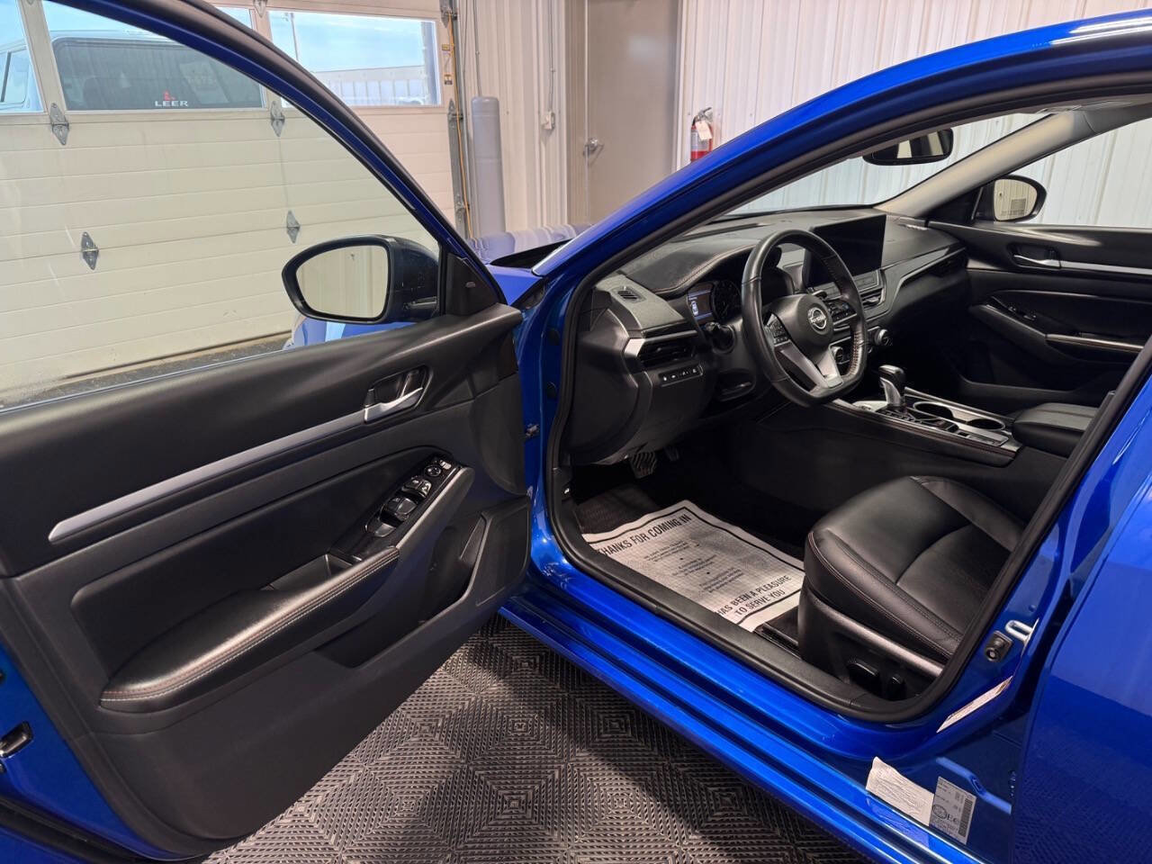 Used 2025 Nissan Altima 2.5 SR image 8