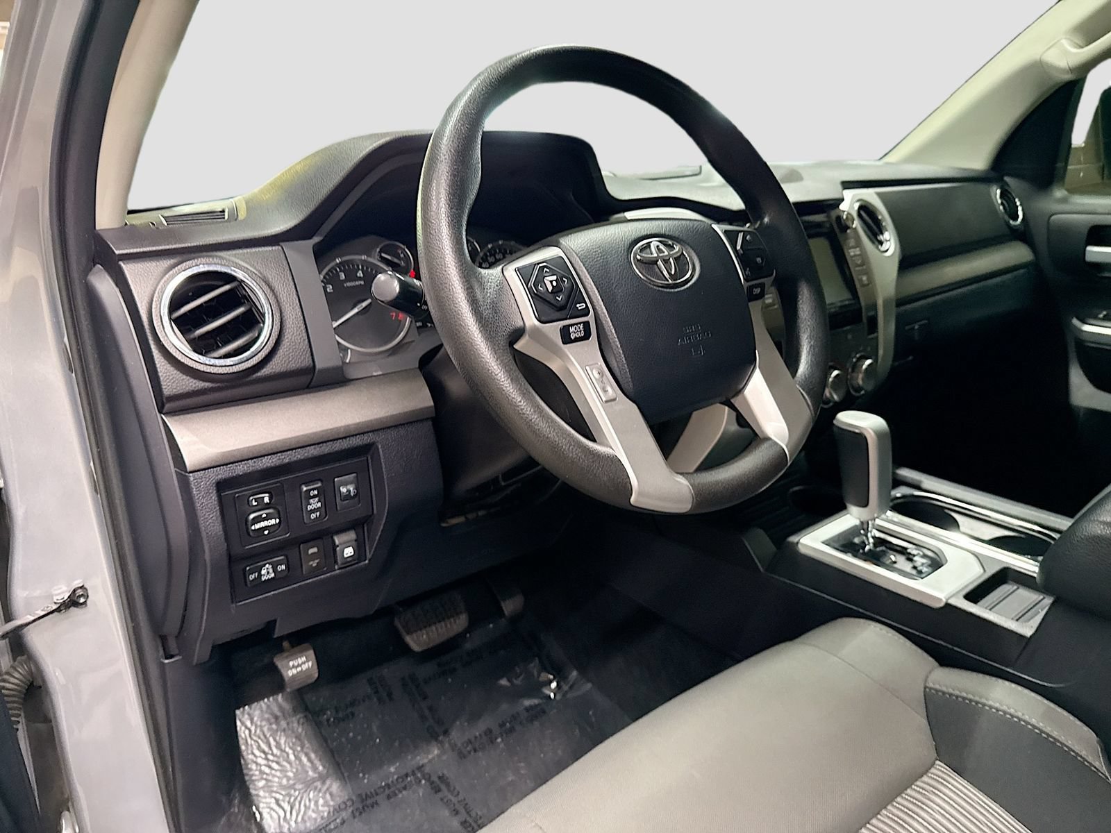 Used 2017 Toyota Tundra SR5 w/ SR5 Upgrade Package AWD/4WD image 11