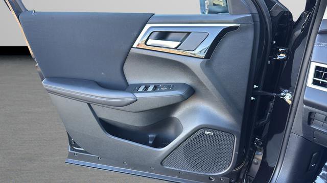 New 2026 Mitsubishi Outlander ES image 10
