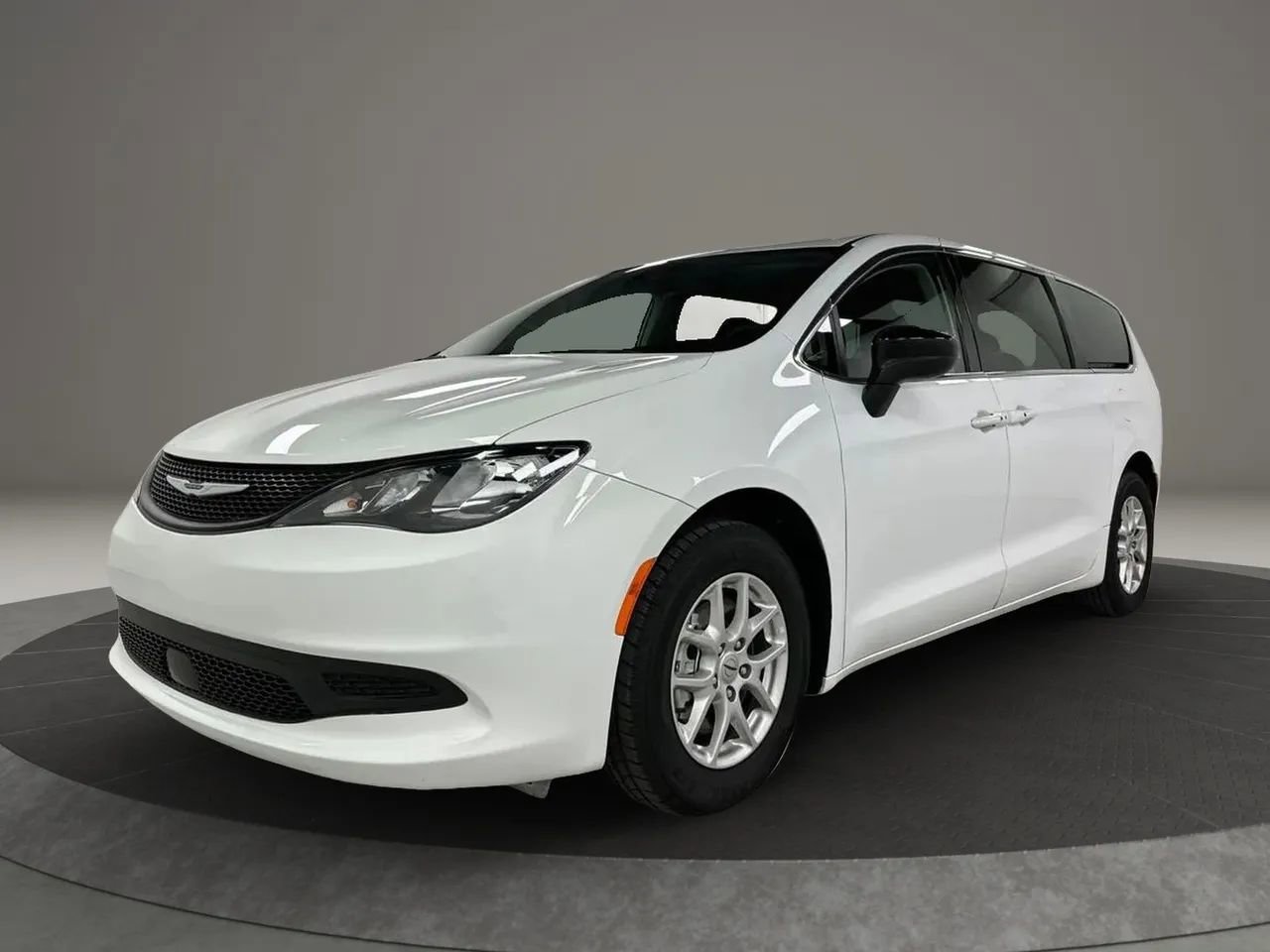 Used 2024 Chrysler Voyager LX image 1