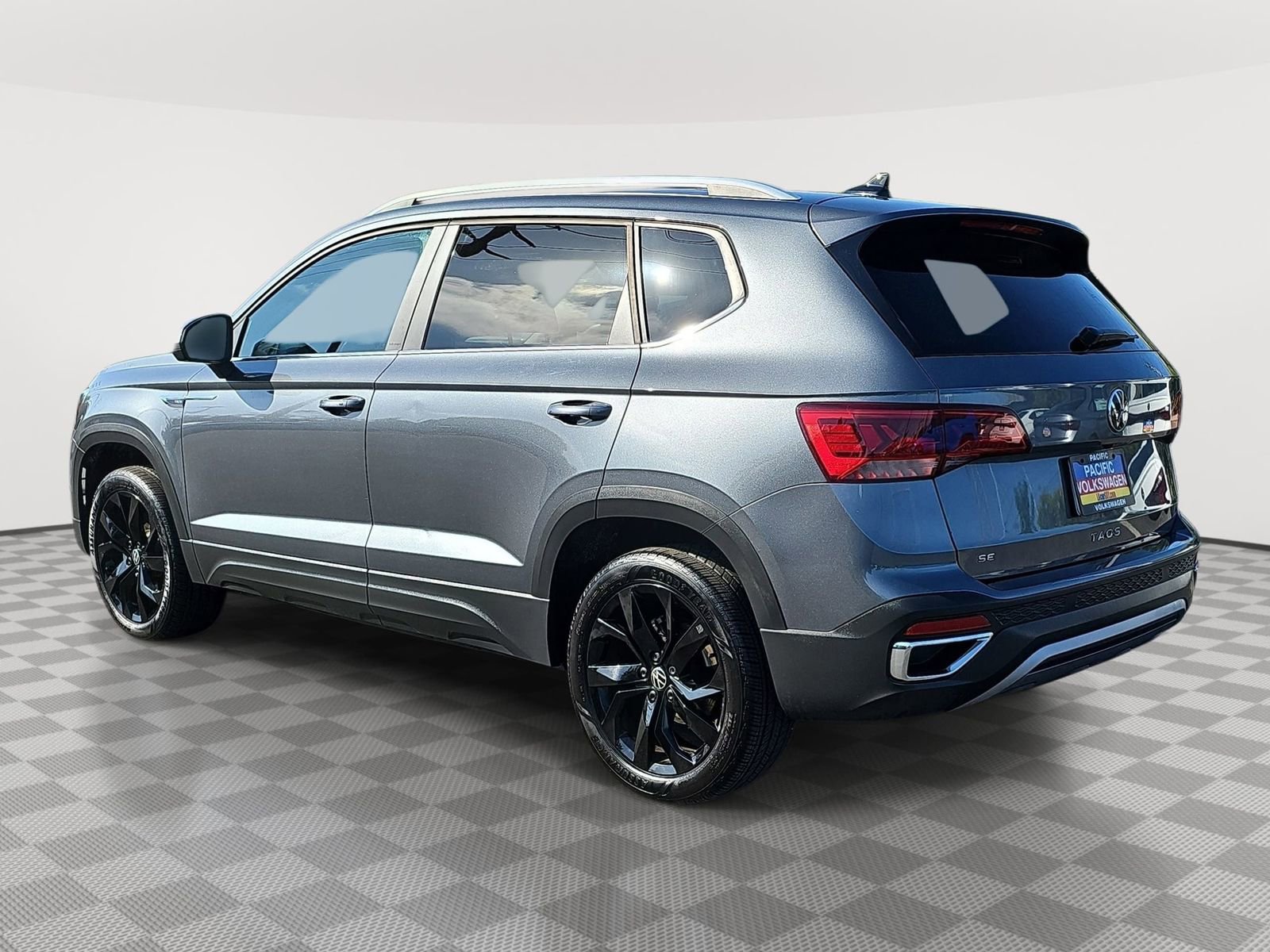 Used 2023 Volkswagen Taos SE w/ Black Wheel Package FWD image 7