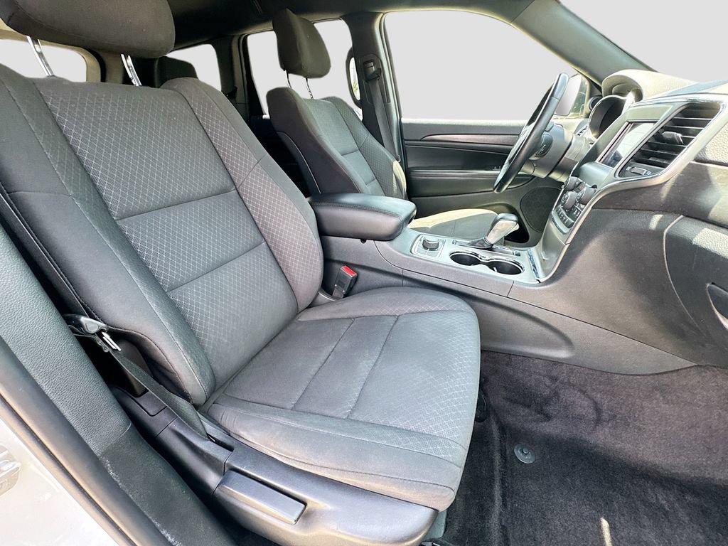 Used 2018 Jeep Grand Cherokee Laredo AWD/4WD image 31