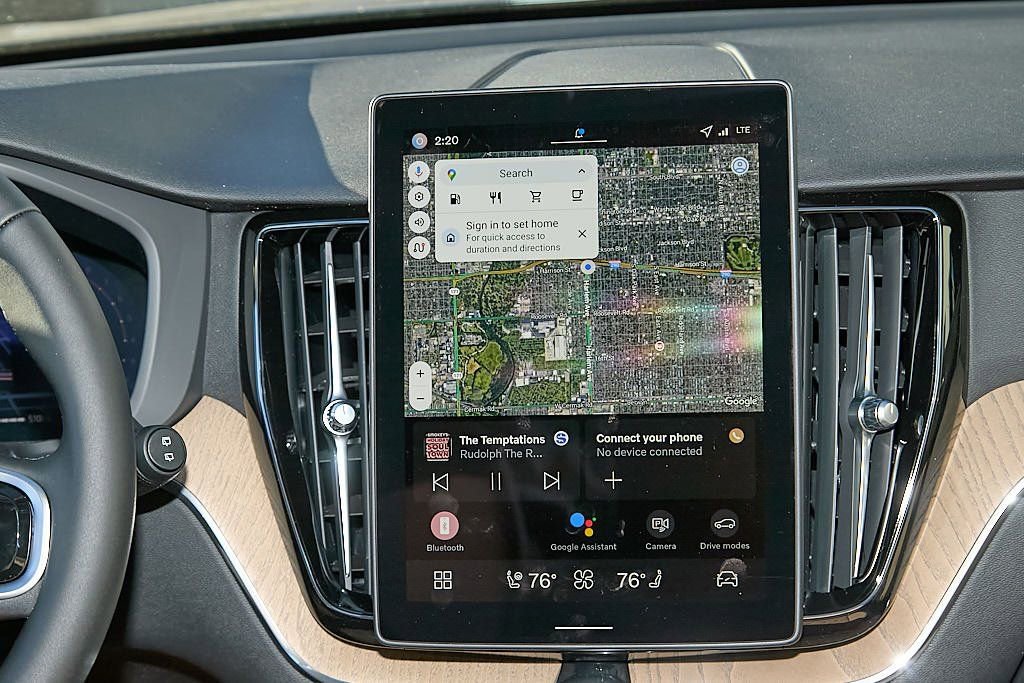 New 2026 Volvo XC60 B5 Plus w/ Climate Package image 25