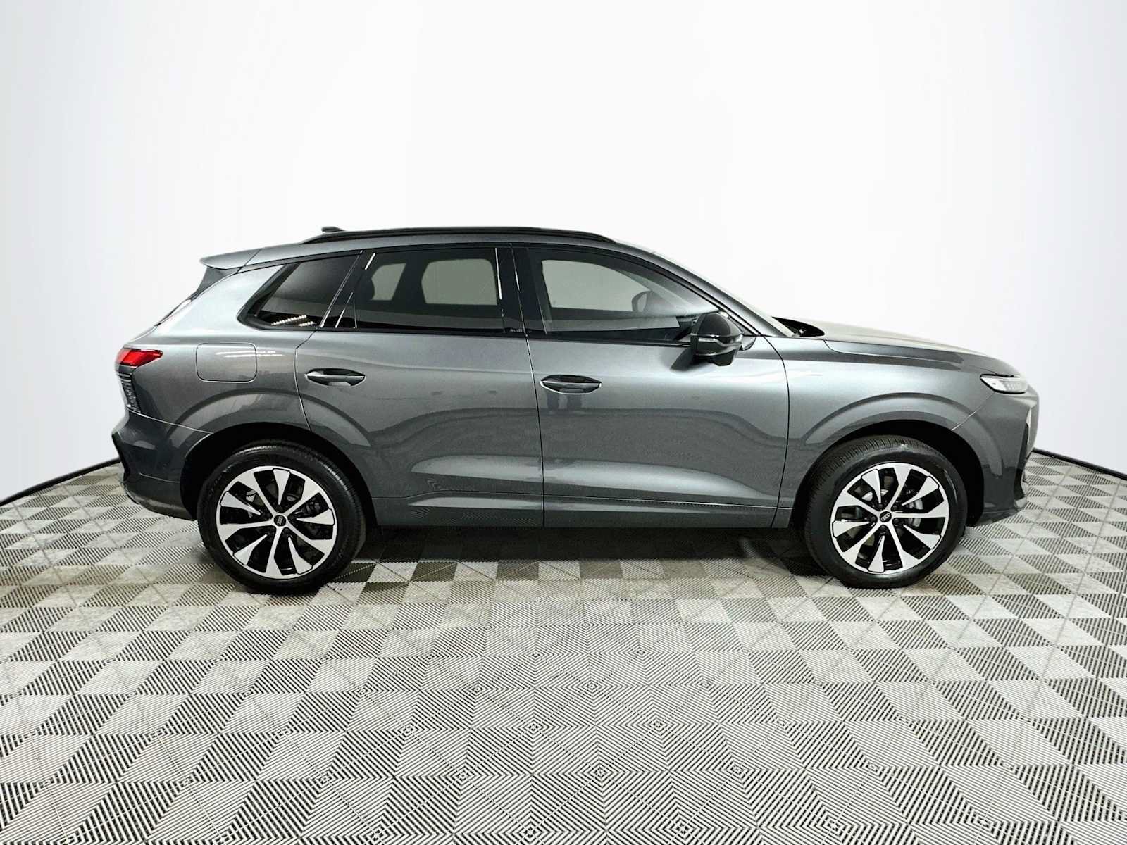 New 2026 Audi Q3 quattro 2.0T AWD/4WD image 8