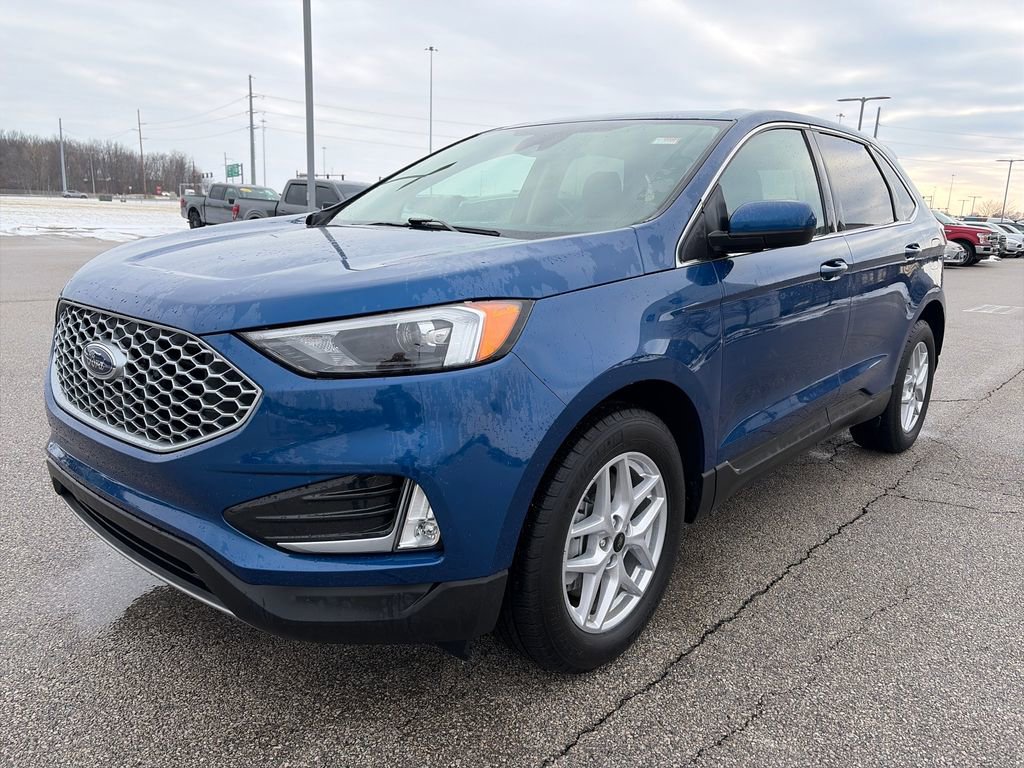 Used 2024 Ford Edge SEL w/ Convenience Package image 3