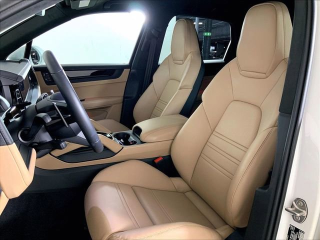 Used 2025 Porsche Cayenne GTS image 5