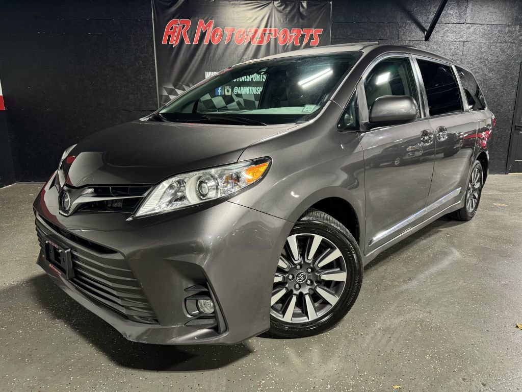 Used 2019 Toyota Sienna XLE image 1