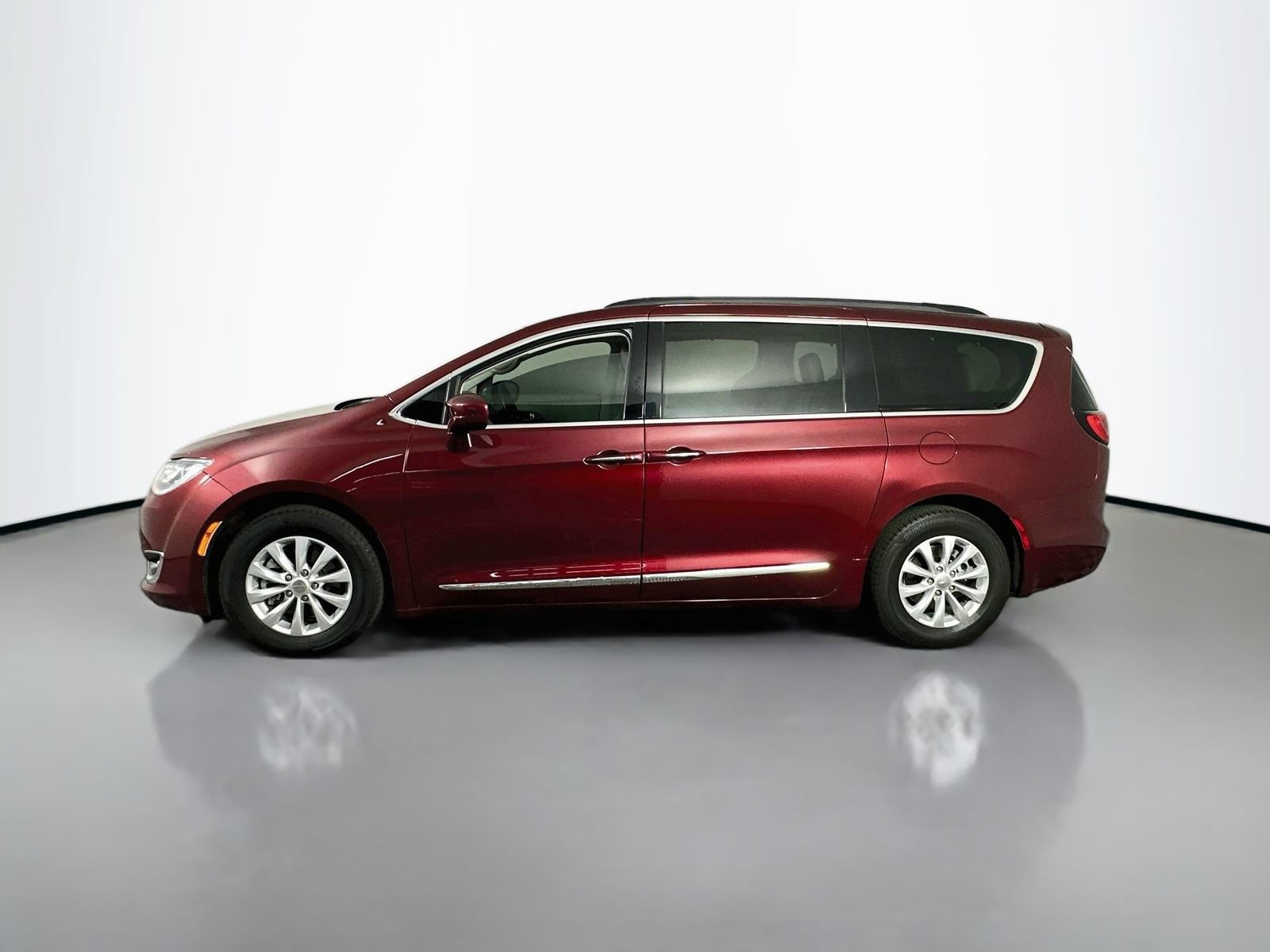 Used 2017 Chrysler Pacifica Touring-L FWD image 5