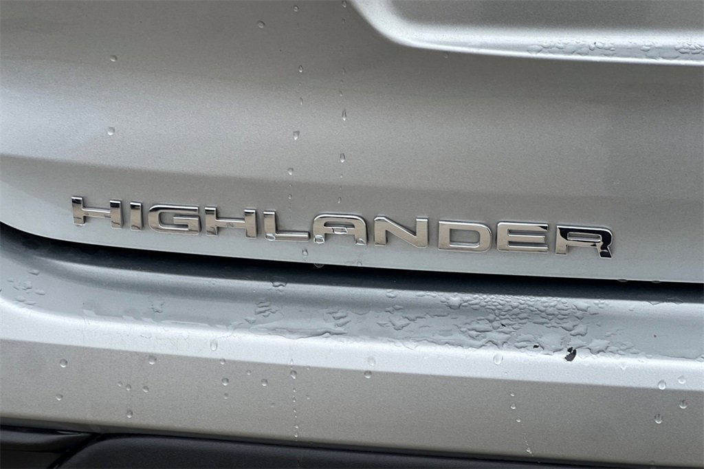 Certified 2023 Toyota Highlander L image 28
