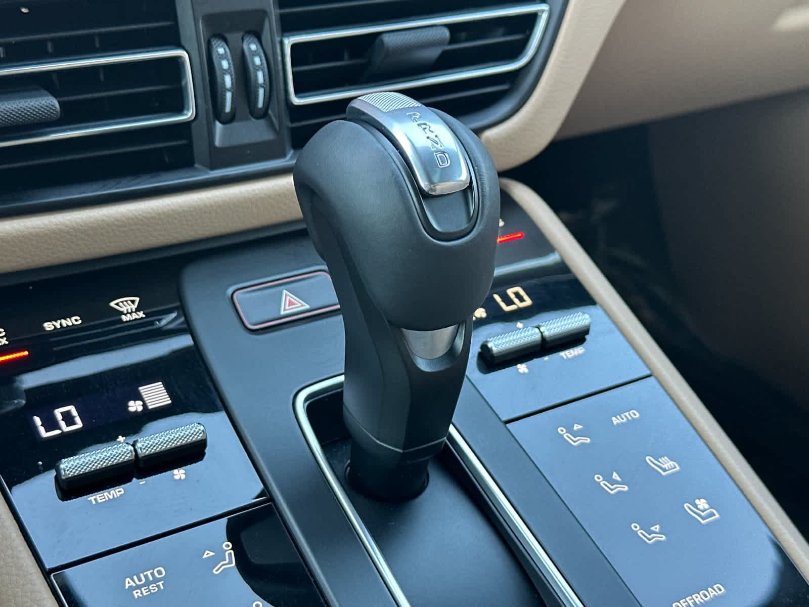 Certified 2026 Porsche Macan AWD/4WD image 25