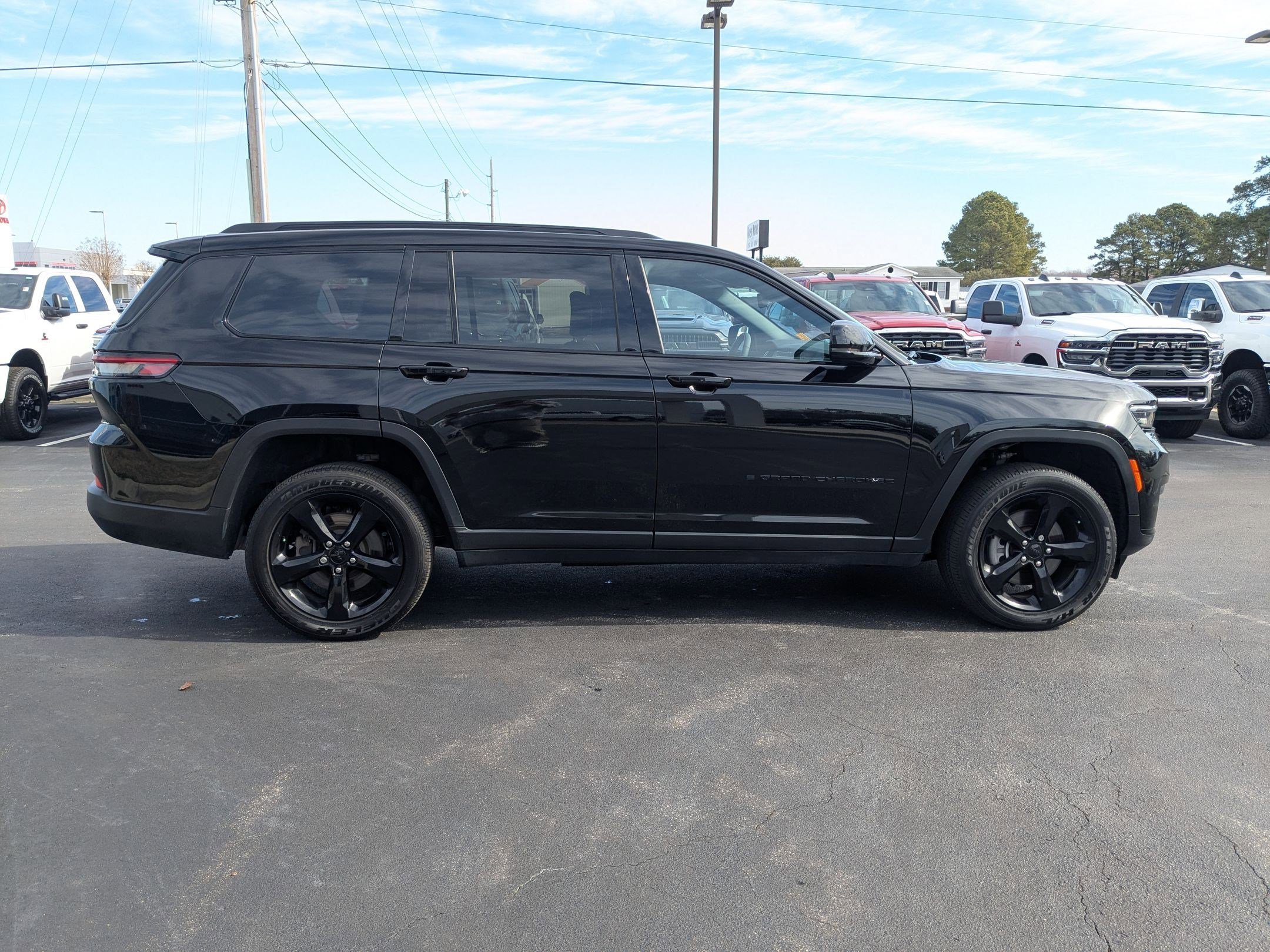 Certified 2025 Jeep Grand Cherokee L Laredo image 4