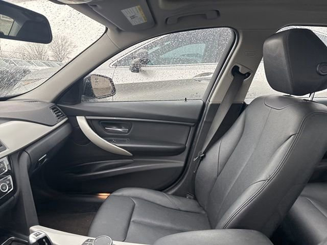 Used 2018 BMW 320i xDrive 320i xDrive w/ Convenience Package image 21