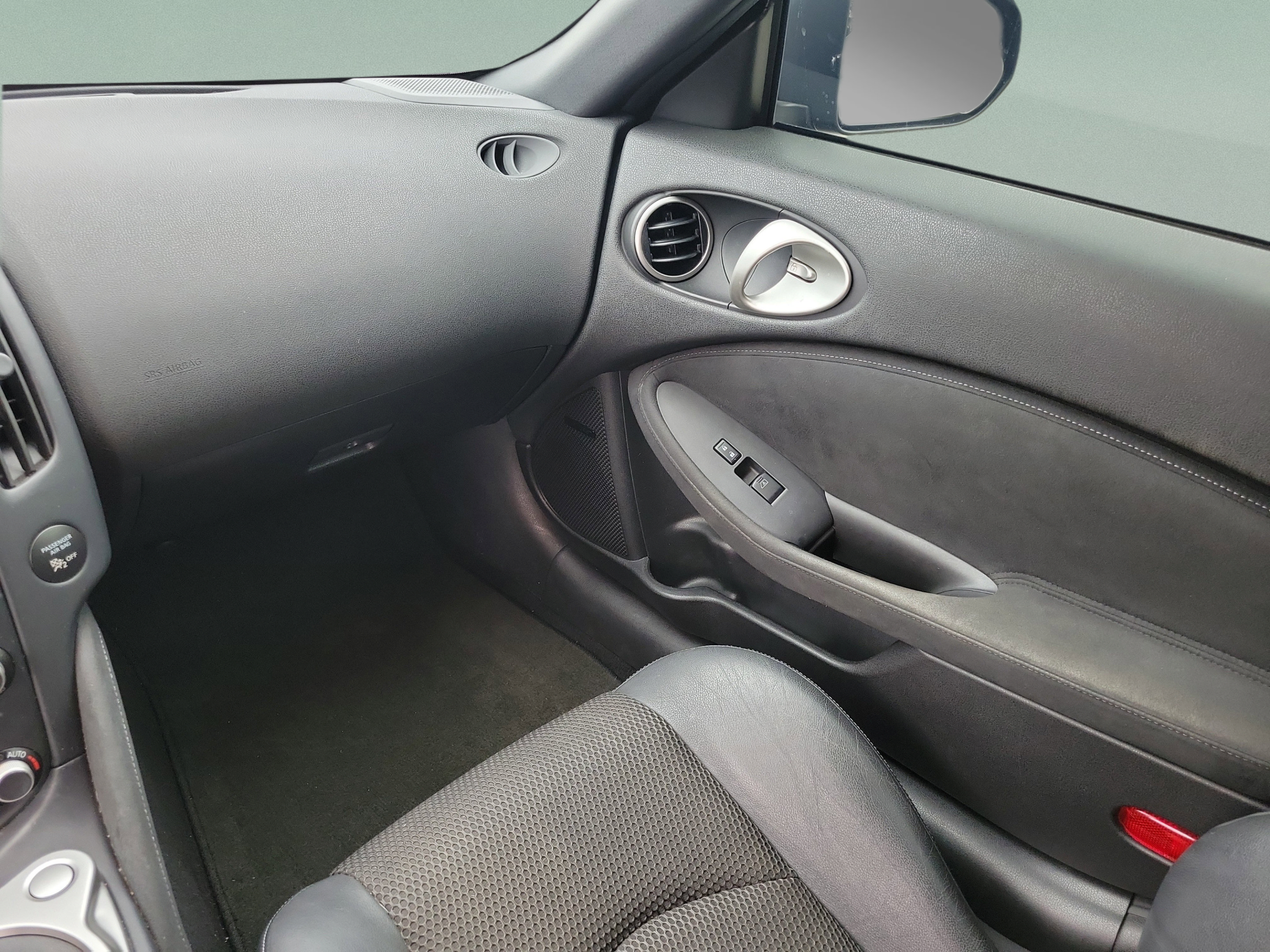 Used 2016 Nissan 370Z Touring RWD image 8