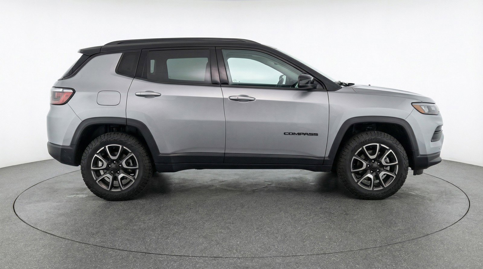 Used 2025 Jeep Compass Trailhawk AWD/4WD image 11