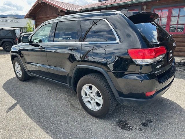 Used 2017 Jeep Grand Cherokee Laredo image 4