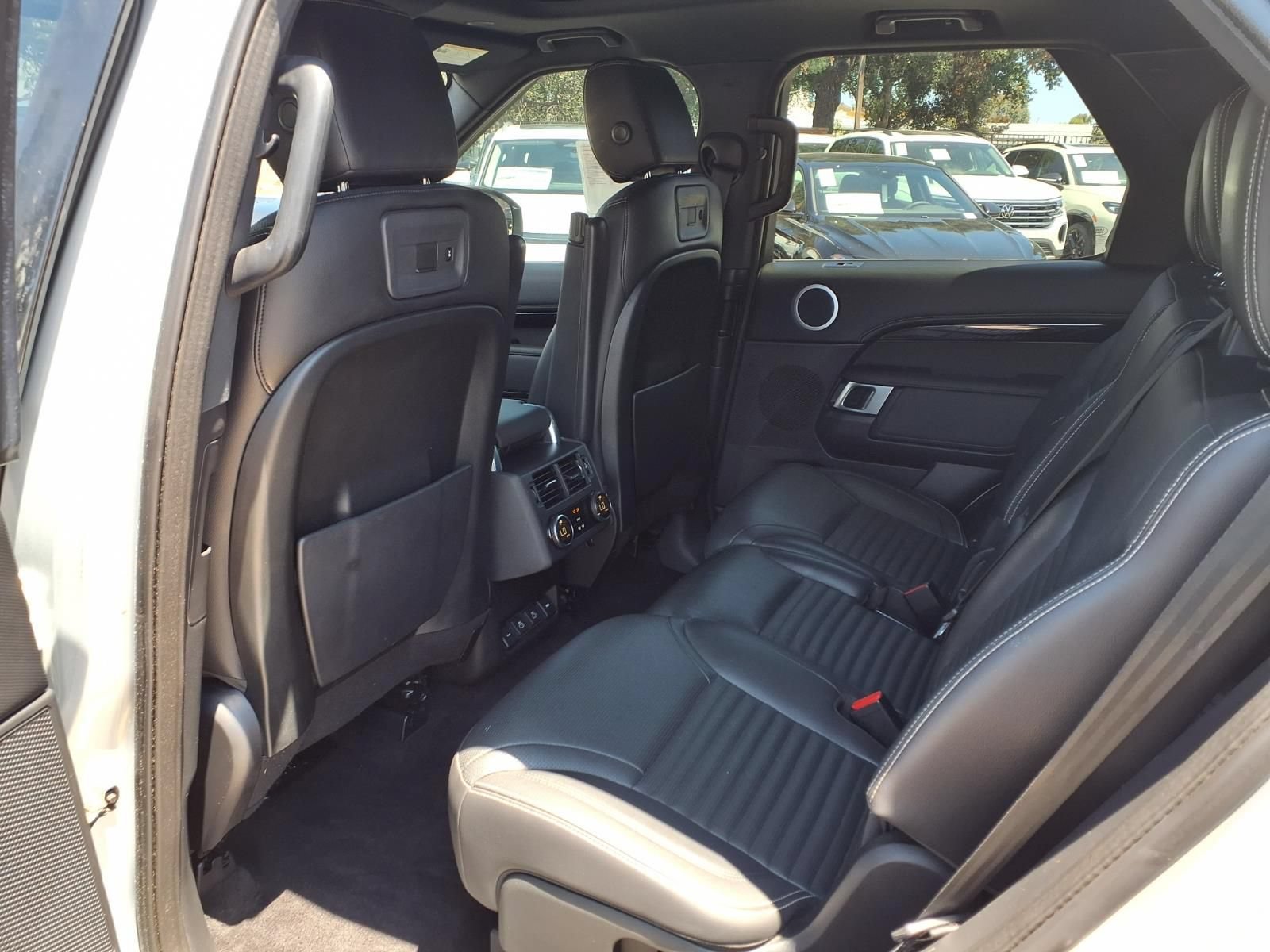 Used 2022 Land Rover Discovery S R-Dynamic AWD/4WD image 17