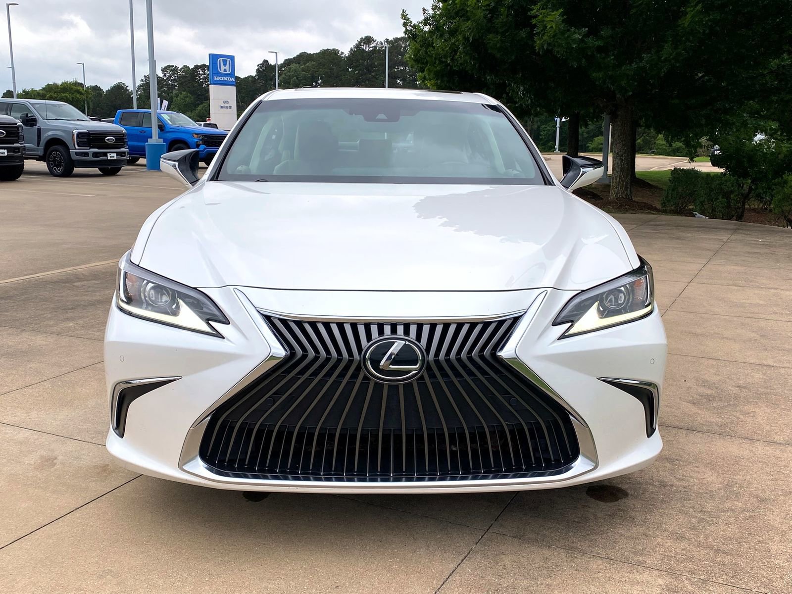 Used 2019 Lexus ES 350 w/ Premium Package FWD image 2